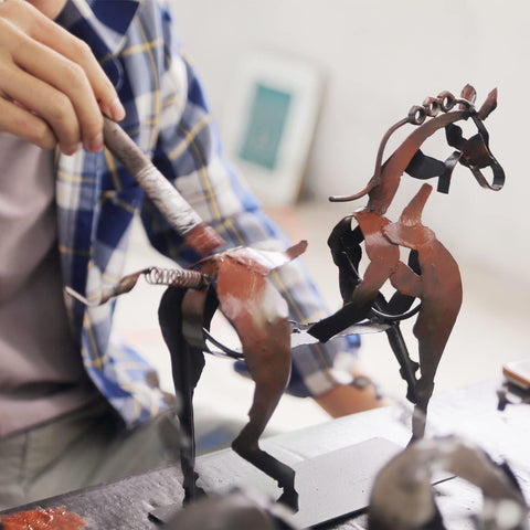 Handmade Horse Statue - Unique Rustic Decor for Office & Home - Hand-Painted Metal Sculpture - Perfect Handicraft Gift for Horse Lovers (Brown)