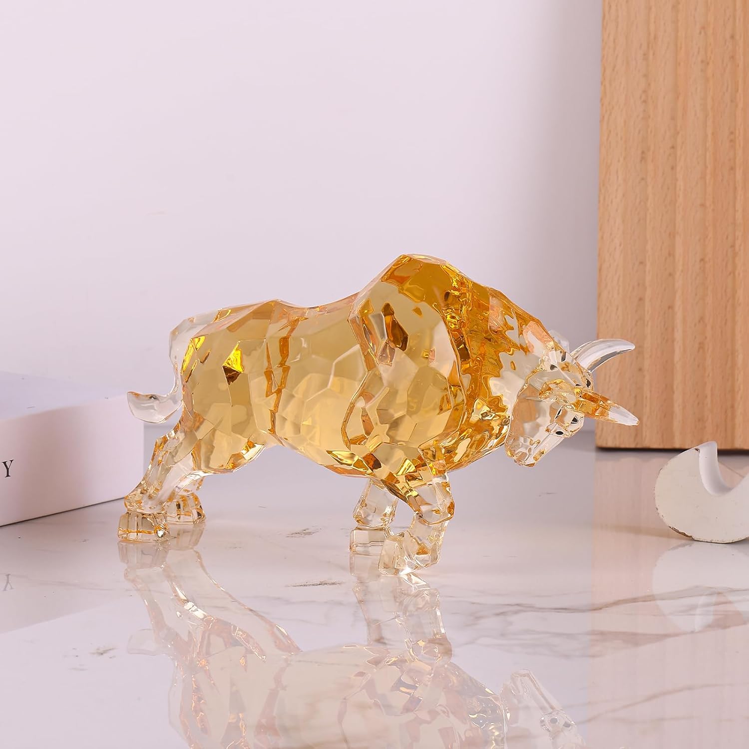 Bull Statue Feng Shui Wall Street Bull Statue, Stock Market Charging Bull Sculpture Office Desk Decorative, Gold Bull Figurines for Tv Stand Knick Knacks Home Decor for Shelves para