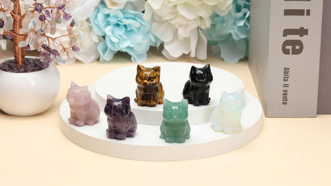 Amethyst Crystal Cat Figurine Carved Healing Crystal Gemstone Cat Lucky Cute Stone Cat Statue Ornament for Home Office Desk Meditation Decor Mini Cat Gifts for Cat Lover Christmas