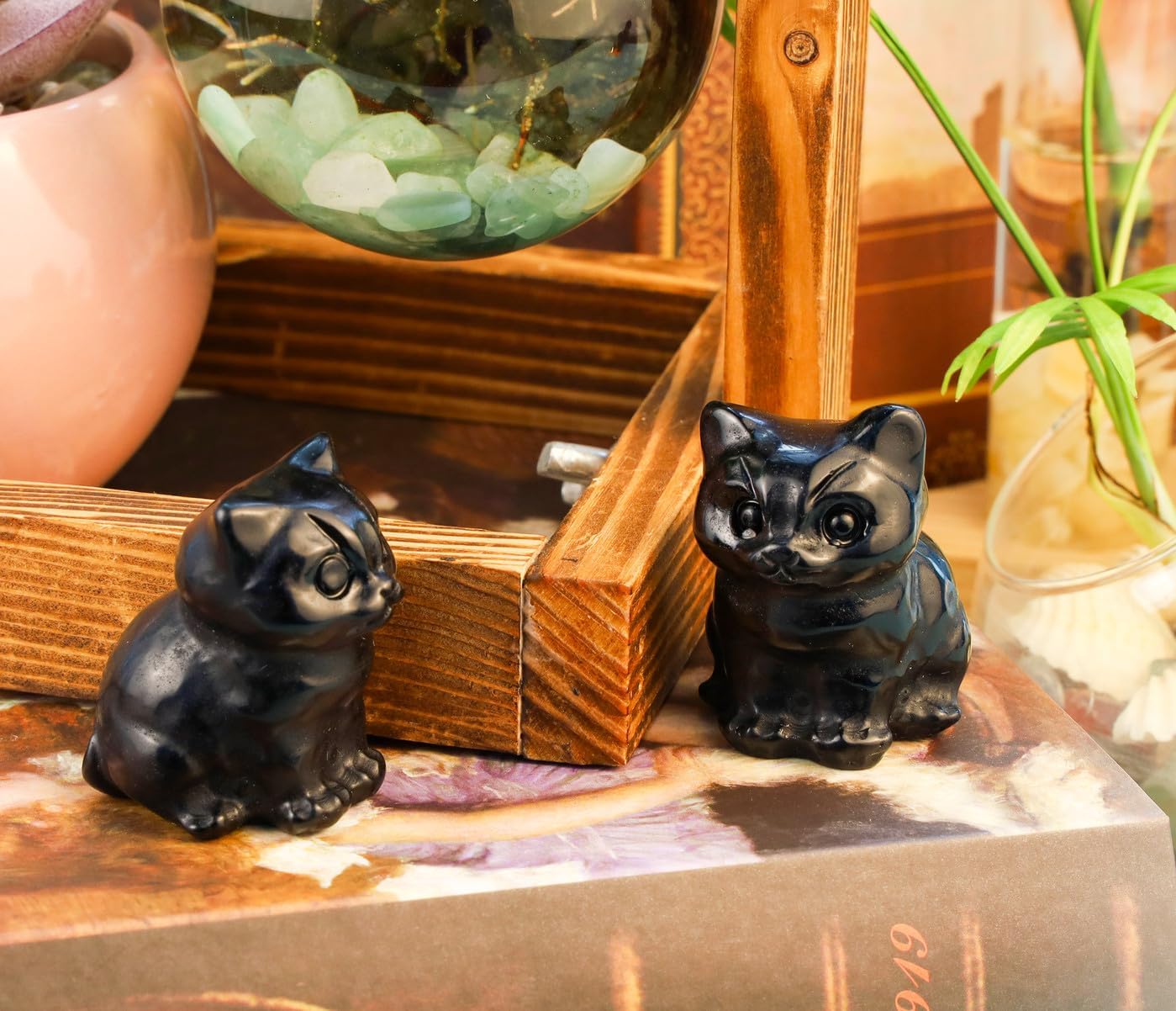 Cat Decor Black Obsidian Cat Crystal Figurines Crystals Gifts for Cat Lovers Men Women Lucky Cute Cat Statue for Room Desk Decor 1PC