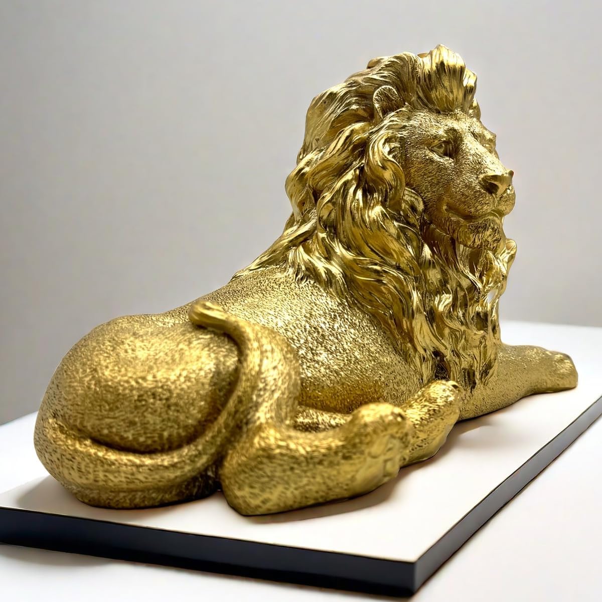 10 Inch Lion Statue Figurine Sculpture Resin Collectible Gifts for Lion Lover Office Home Decor Desk Accessories Decoration Garden Figurines Outdoor Decor Gold