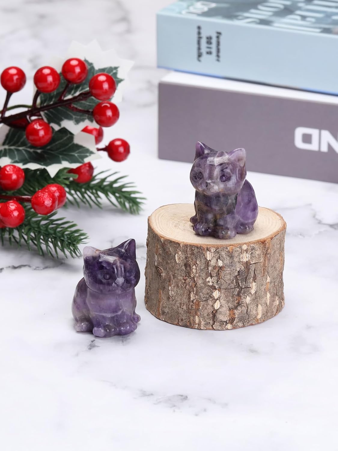 Amethyst Crystal Cat Figurine Carved Healing Crystal Gemstone Cat Lucky Cute Stone Cat Statue Ornament for Home Office Desk Meditation Decor Mini Cat Gifts for Cat Lover Christmas