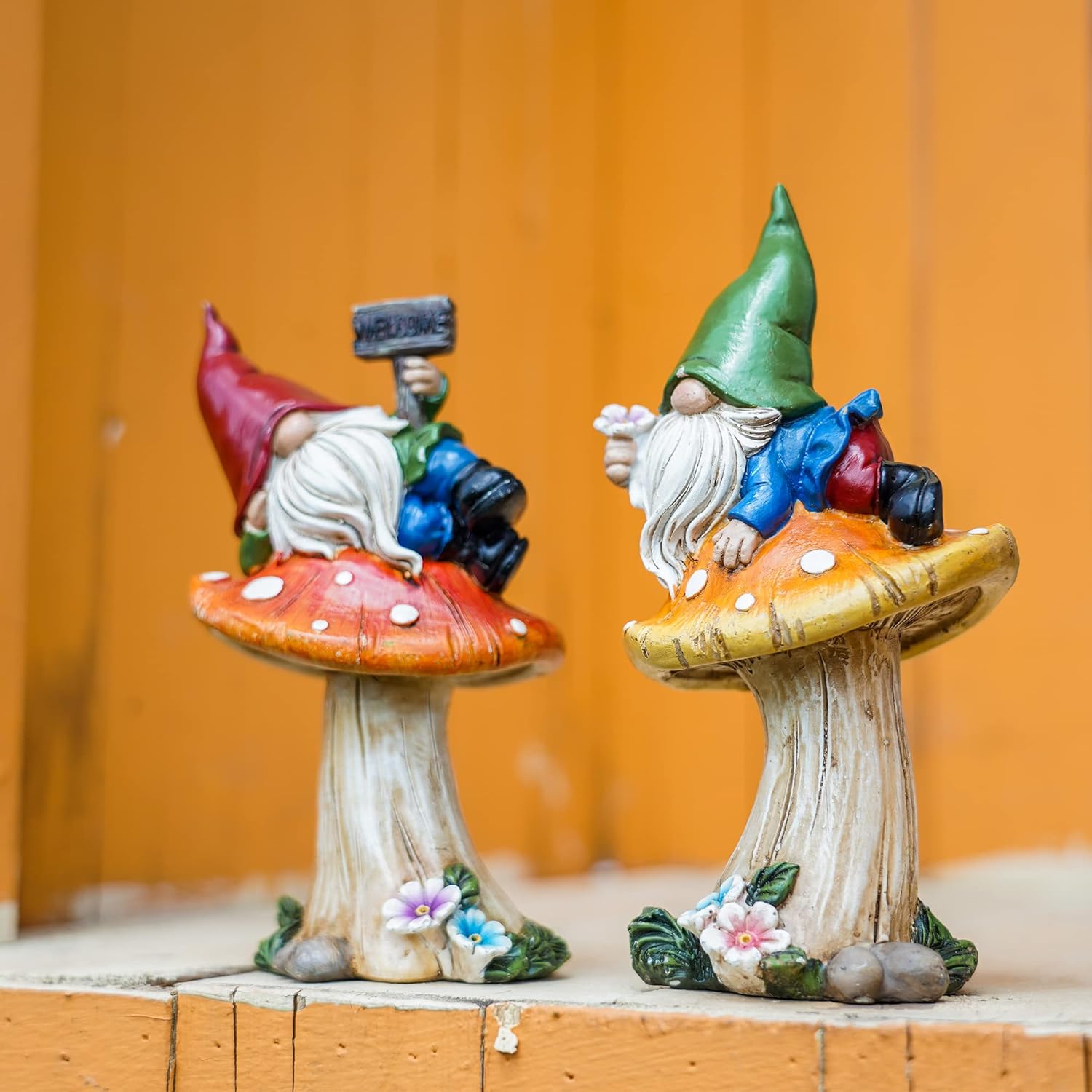 TERESA'S COLLECTIONS Resin Statues for Yard, Set of 2 Cute Garden Gnomes on Mushroom Statues for Outdoor Patio Porch Lawn, Ideal Gift for Dad Mom Birthday, Outside Decor Housewarming Gifts, 6.7"