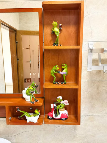 VVGIFTS Frog Figurines Decor Funny Cute Craft Resin Frog Sculpture Statue for Home Office Desk Tabletop Bathroom Decoration, Ornament Gift (Frog Sitting on Toilet)