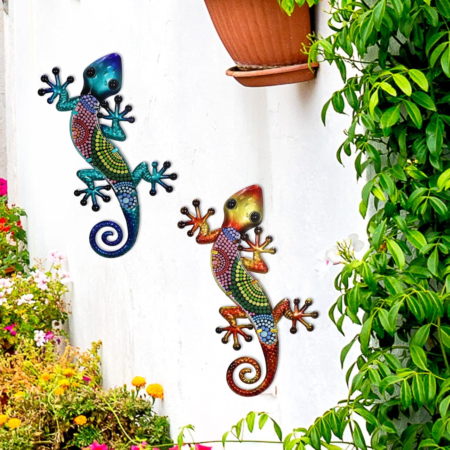 HONGLAND Metal Gecko Wall Art 2 Pack 15 Inch Lizard Outdoor Decor Hanging Glass Sculpture Decoration for Garden Fence Home