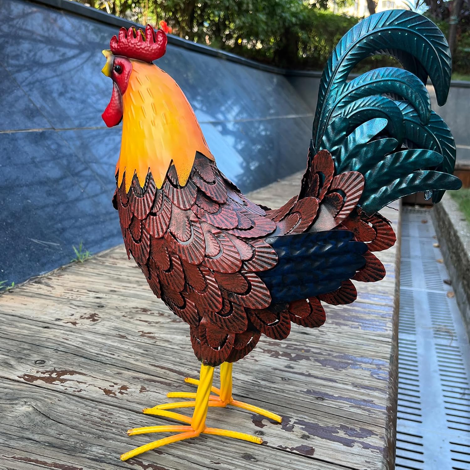 Metal Rooster Yard Decor, 16" Metal Chicken Yard Art, Garden Rooster Statues & Sculpture, Farmhouse Lawn Iron Chicken Figurines, Rooster Animal Decoration for Patio Backyard Home Kitchen